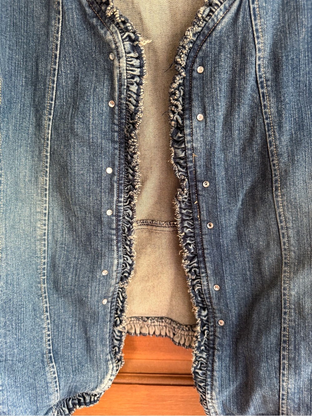 VINTAGE Y2K LIVE A LITTLE DENIM VEST - Picture 3 of 4